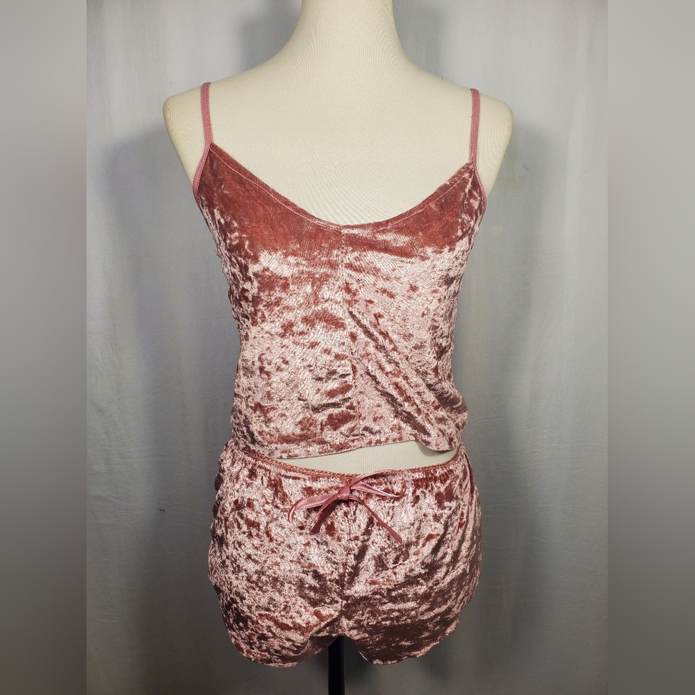 Pre-Loved Women’s Pink Velvet Night Intimates Camisole & Shorts Set Size Small
